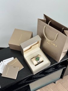 Gg white rose gold Bv Bulgari ladies quartz watch, this watch uses the logo as a