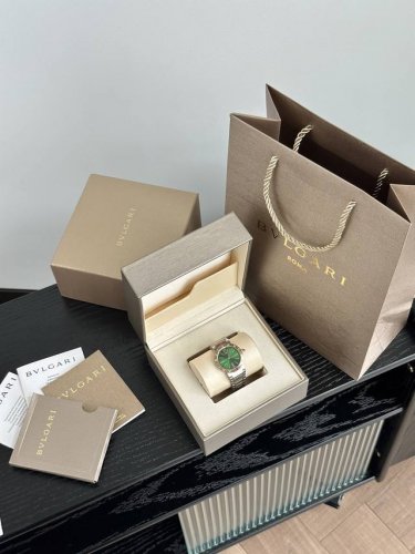 Gg white rose gold Bv Bulgari ladies quartz watch, this watch uses the logo as a