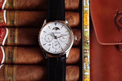 Another historic moment in the replica world, the "perpetual calendar", one of t