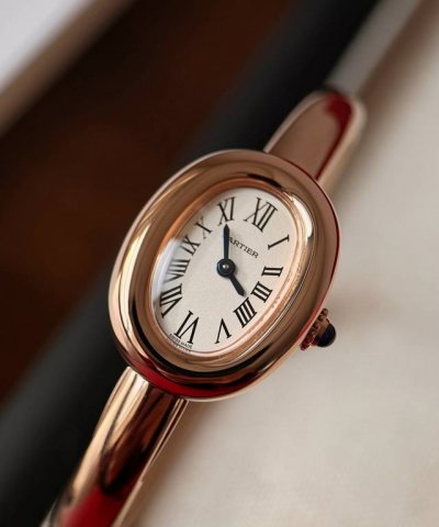 A truly special creation! The Cartier "Bathtub" gold bracelet watch! Designed in