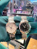 Gucci Classic Square Round Ladies Watch, Black And White, Versatile And Durable.