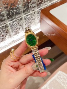 Steel strap Cartier ladies watch with imported quartz movement This watch is ve