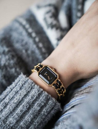 Charming old timesChanel vintage style sugar cube watchHigh-quality texture and