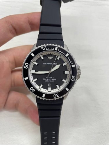 Ar60078 Armani 42mm mechanical diving watch embodies professionalism in classic