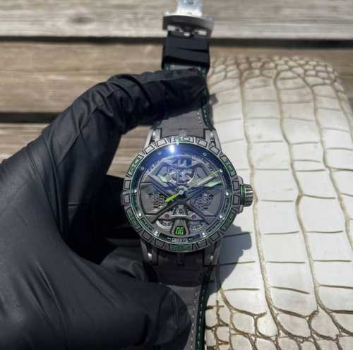 Same price Roger Dubuis Excalibur automatic movement, case: 46mm, Sapphire Cryst
