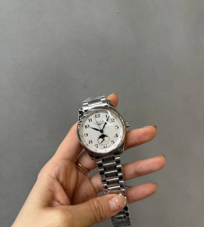 Longines Master Men's True Moon Phase The moon phase will change with time patte