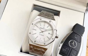 The high-value, waterproof watch you've been waiting for is here! The Royal Oak