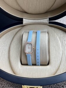 Harry Winston Emerald Collection Watch: Time Captured by Your Style. The satin