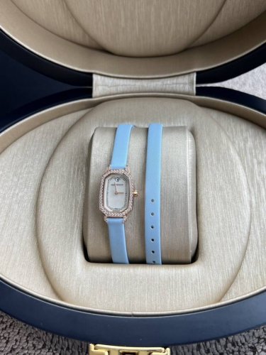 Harry Winston Emerald Collection Watch: Time Captured by Your Style. The satin