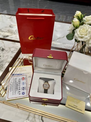 The Cartier Blue Balloon leather strap makes a strong comeback, having waited t