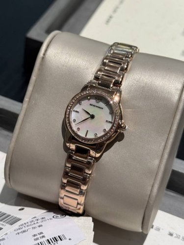 Original Armani Women's Watch, Model: AR11671. Case: Stainless Steel. Mirror: Mi