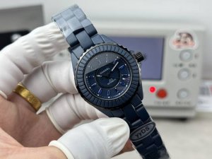 Yyds presents the latest Chanel J12 Bleu series Yt3, made entirely of matte blue