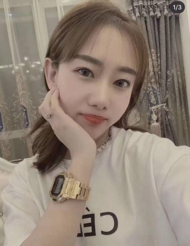 A super white gold model, a must-have for summer! The Casio special edition Gmw-