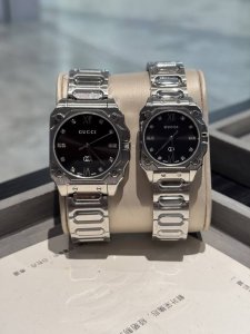 Platinum 470 Men's 36mm. Women's 30mm. Gucci new watch III New G-Flat Savage st