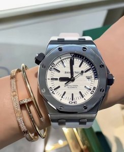 Audemars Piguet Royal Oak 15710St White and blue is very popular among Audemars