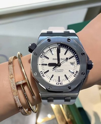 Audemars Piguet Royal Oak 15710St White and blue is very popular among Audemars