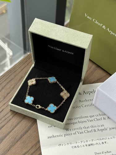 V Gold Material Van Cleef & Arpels Rose Gold "5-Pollen Mother-Of-Pearl Single Fl