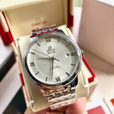 The third generation of De Ville men's watch is casual, simple and classic. The