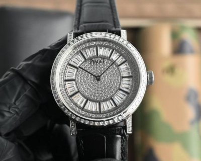 Laget Count's Fine Jewels watch, 18K white gold, with a back studded with top-ti