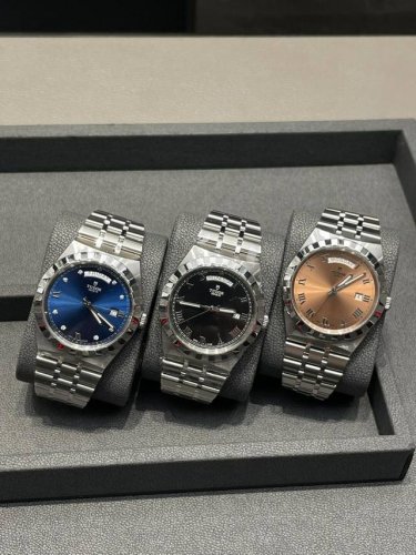 Tudor-Day-Date **Tudor Model M28600-0005 Royal Series Black Bay 41mm Size and St