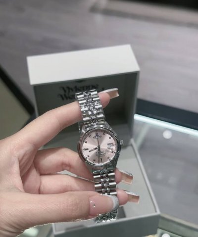 The Empress Dowager's Crushed Ice Pink makes a dazzling debut. Don't miss it if