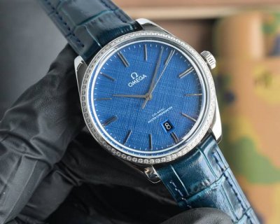 White case and rose gold The Omega De Ville Grand Three-hand series manual mecha