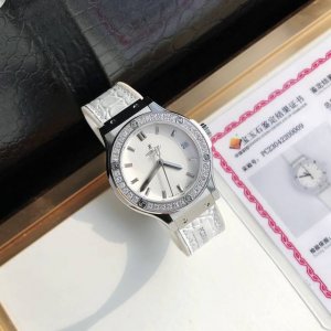 Original Hublot Classic Fusion Collection! The latest women's 33mm model featur