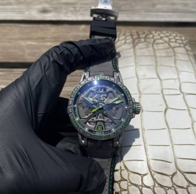 Same price Roger Dubuis Excalibur automatic movement, case: 46mm, Sapphire Cryst