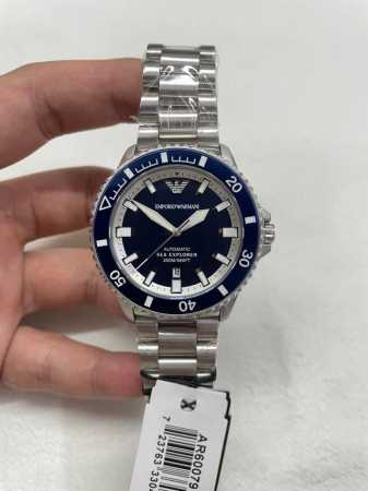 Deep-sea elegance, always at ease. The Armani mechanical diver's watch, Ar60079, - Click Image to Close