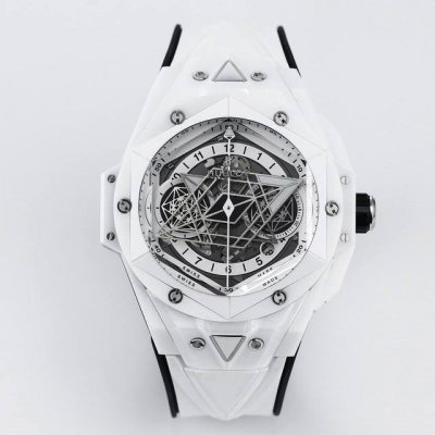 Ol Hublot Big Bang Sang Bleu II Tattoo II watch. Utilizing three-dimensional geo