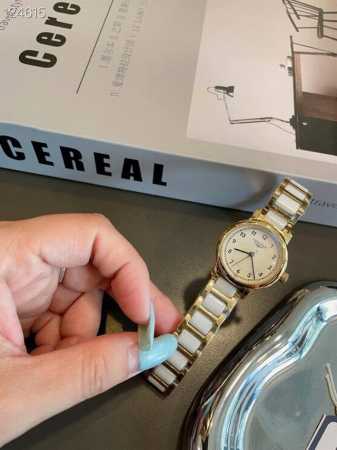 Longines Petite Gold Watch Understated yet exquisitely detailed, this watch is u - Click Image to Close