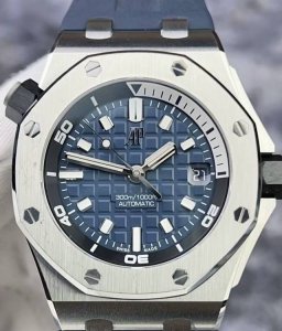 I really studied the dial color of this watch for a long time. It is a relativel