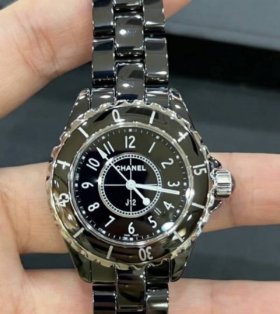 Chanel J12 Black Ceramic Quartz Women's Watch, a classic design, 33mm date dial,
