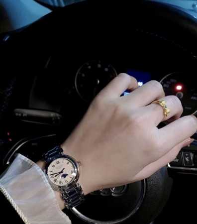 Longines Moonphase is the top choice for entry-level women's watches. It's incre - Click Image to Close