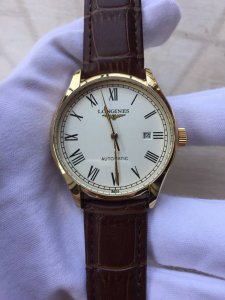 Longines, a classic men's mechanical watch, uses super-strong mineral glass, ful