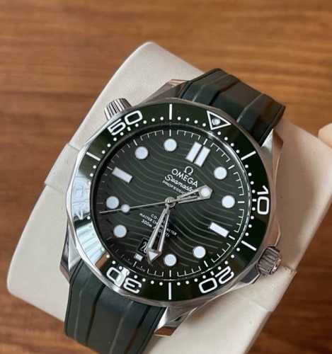 Omega 210.32.42.20.10 1 Men's 42mm diameter new green dial Seamaster 300 dive wa