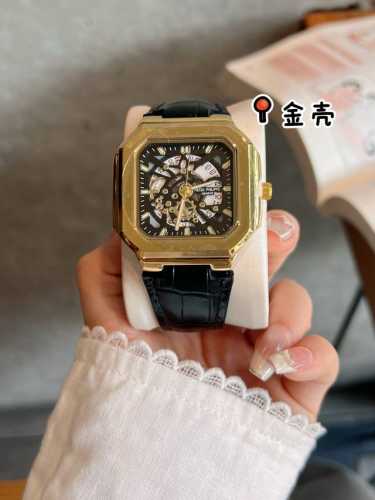 Patek Philippe Skeleton Quartz The sharp corners of the dial add a unique person
