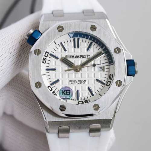 V gold material code: 16-18. Cartier Cnc wide version smooth open Love bracelet,