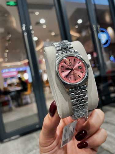 Out of print! This is art! Autumn/Winter dopamine Vintage ~ Omega is so gorgeou