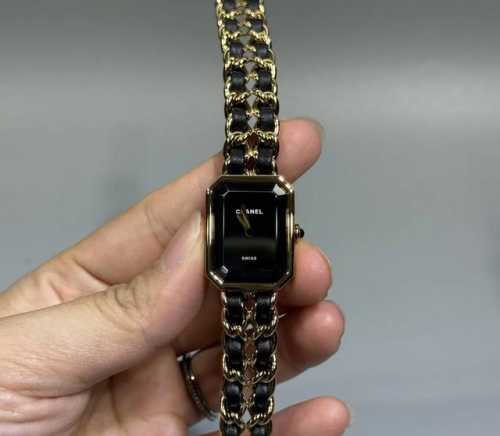 Charming old timesChanel vintage style sugar cube watchHigh-quality texture and