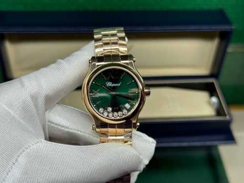 , Chopard's best-selling collection, has always delicately interpreted the conce