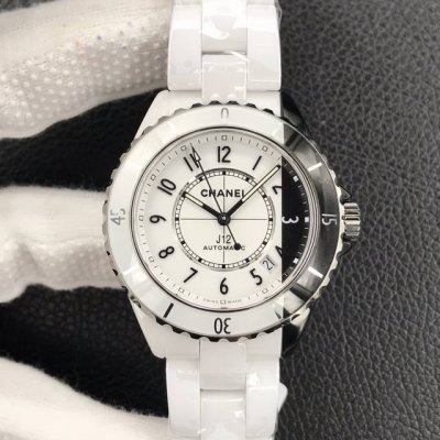 Kor Korean version of Chanel J12 Black or White timeless classic is crafted from