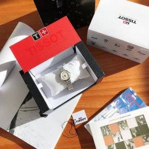Tissot's latest Carrie series T126.010 Swiss quartz women's watch! Inspired by a