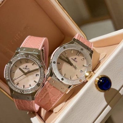 White, single-row diamond-set, original-mold replica of the Hublot Classic Fusio