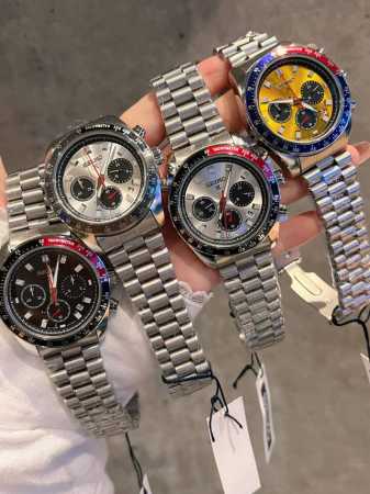 Seiko DDD, featuring synthetic glass and an original six-hand scanning quartz m - Click Image to Close