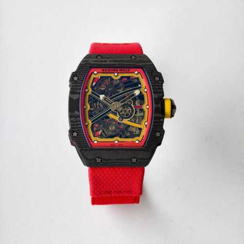 Av is only 7.8 mm thick and weighs a mere 35 grams, feeling like a "second skin