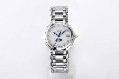 Longines Heart Moon Quartz Series, with an elegant and chic appearance, uses the