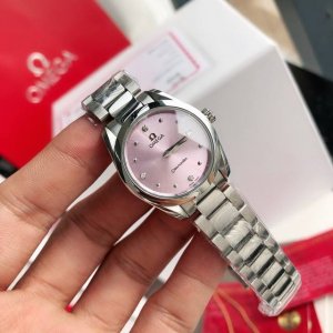 A hot item in the counter, exclusive first release! The Omega Seamaster Aqua Te