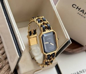 Chanel Black and Gold Sugar Cube Watch, vintage model, complete set. Condition: Chanel Black and Gold Sugar Cube Watch, vintage model, complete set. Condition: