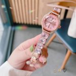 Swarovski women's watch, dazzling! This square Swarovski women's watch with a la